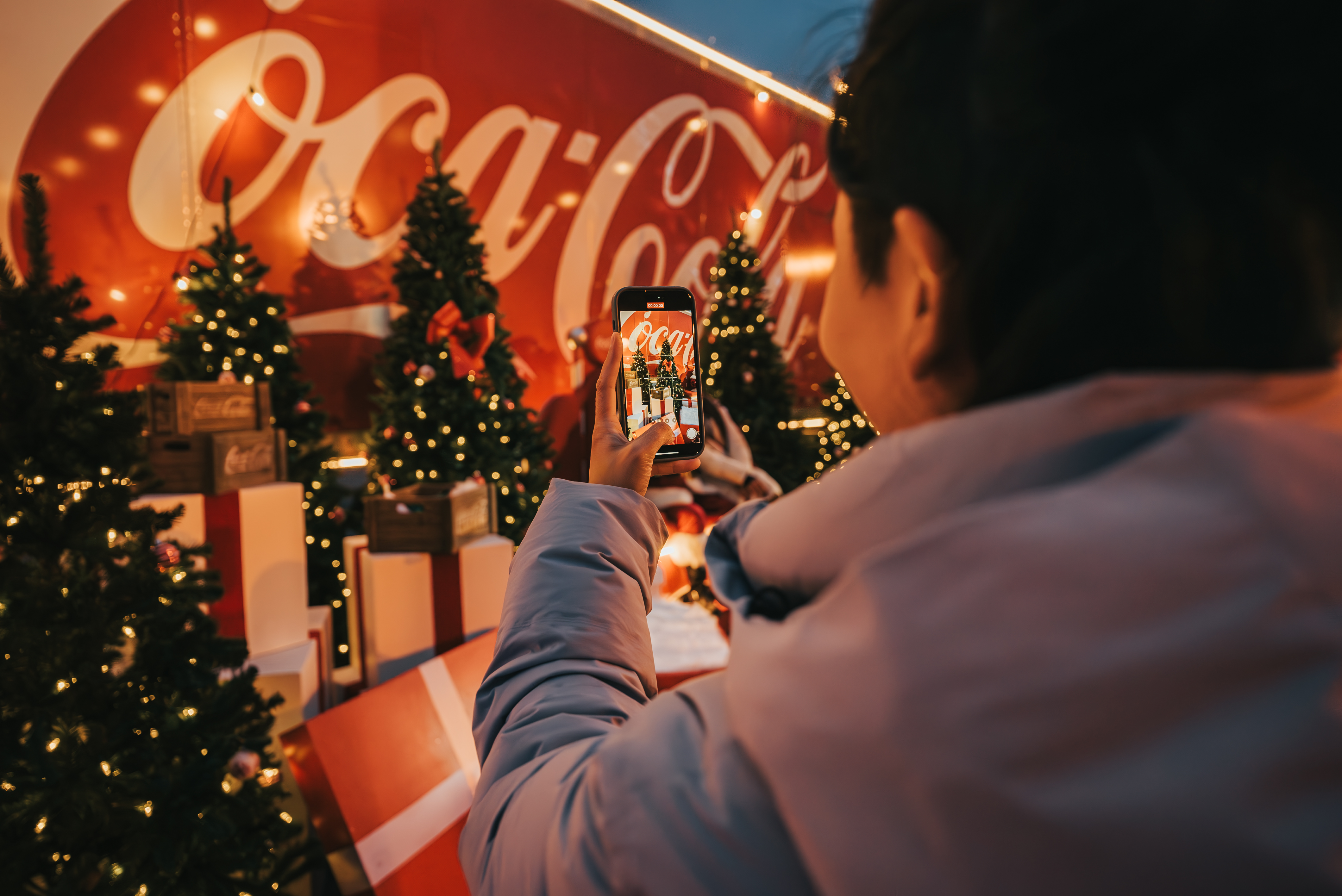 Coca-Cola's Holiday Caravan seeks Canada's kindest community
